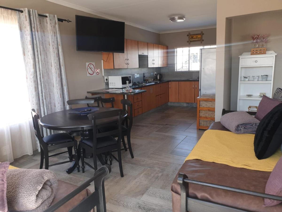 Rudman Townhouses - Family Apartment Боксбург Екстериор снимка